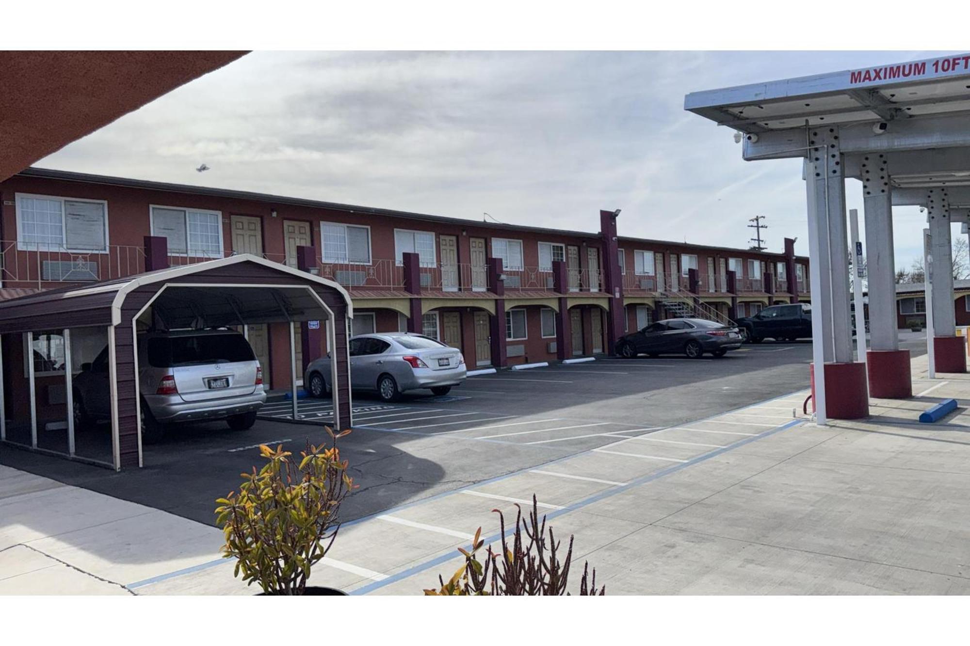 Sunstar Inn Los Banos Exterior photo