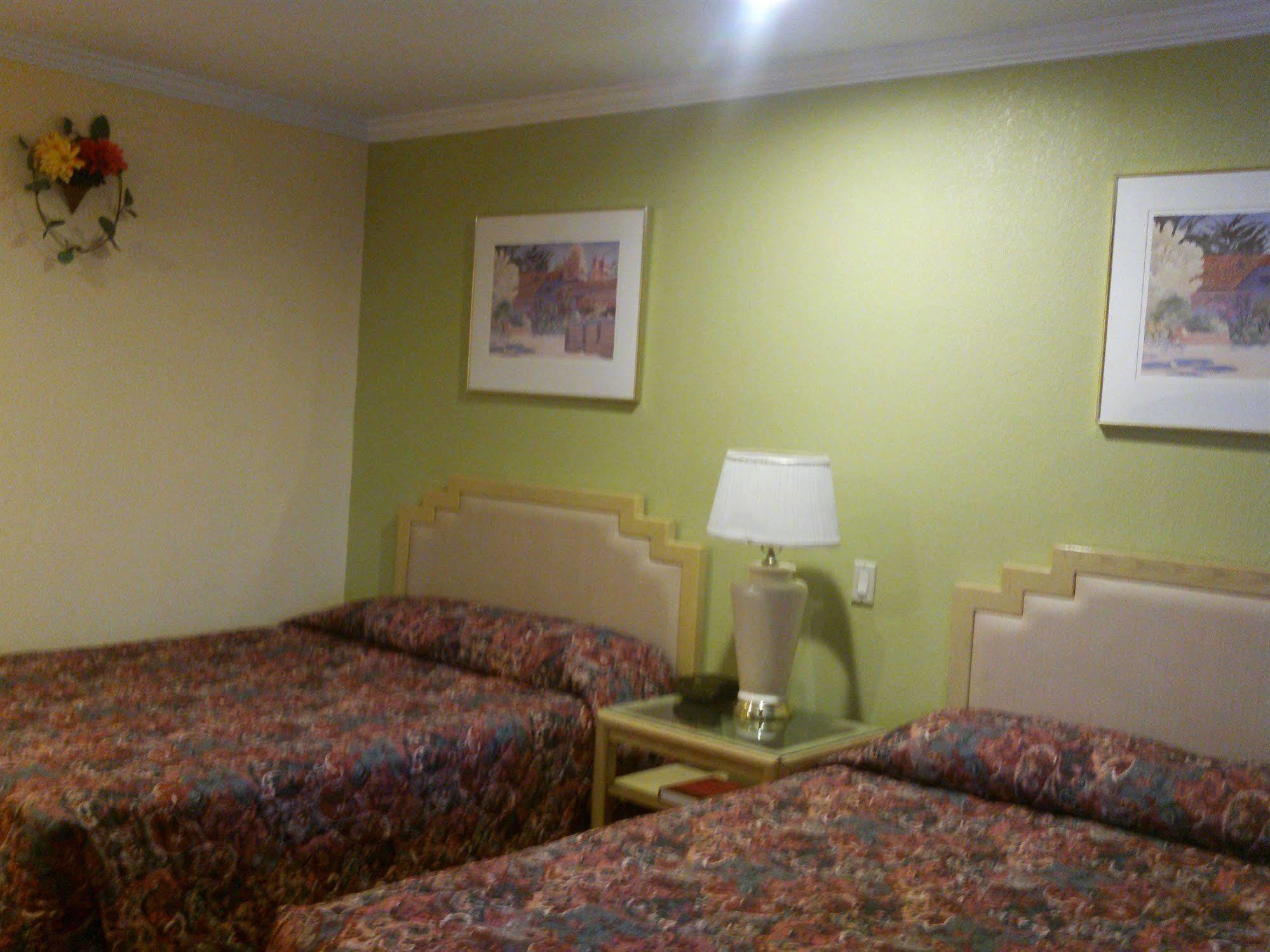 Sunstar Inn Los Banos Exterior photo